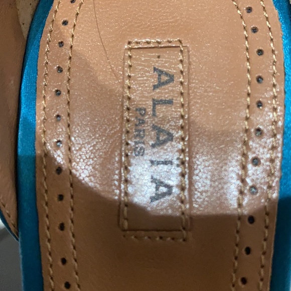 Alaia Paris Bombe Pom Pom Sandals - Picture 13 of 15